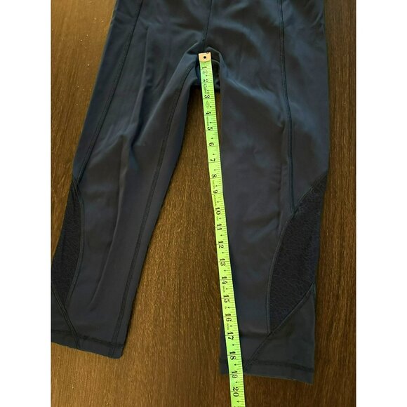 Lululemon Twist & Train Blue Cropped Leggings With Mesh Panels - Size 4 - Picture 9 of 9